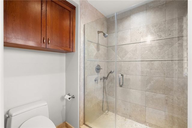 220 20th Street, Manhattan Beach, CA 90266