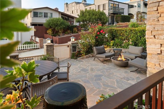 220 20th Street, Manhattan Beach, CA 90266