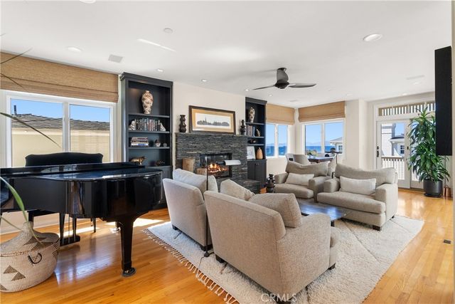 220 20th Street, Manhattan Beach, CA 90266