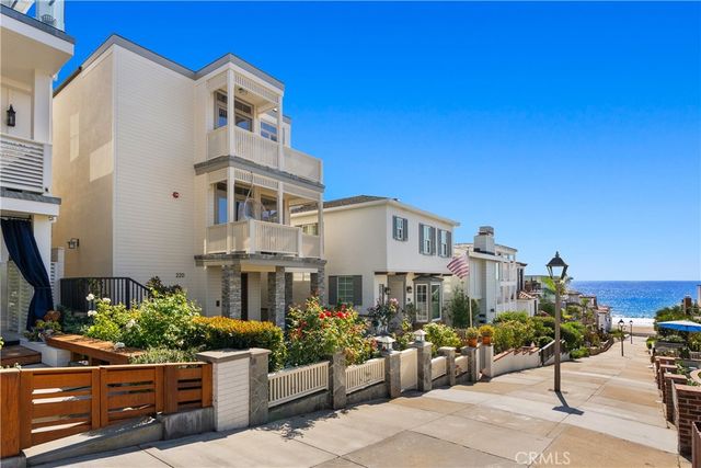 220 20th Street, Manhattan Beach, CA 90266