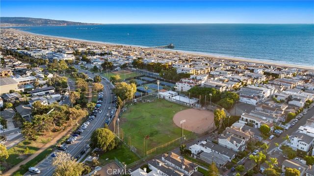 220 20th Street, Manhattan Beach, CA 90266