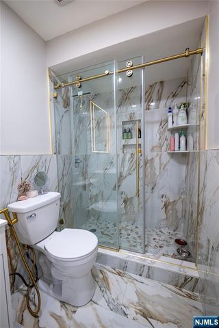 327 71st Street 1E, Guttenberg, NJ 07093