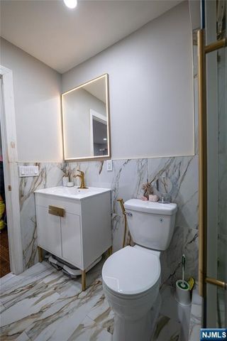 327 71st Street 1E, Guttenberg, NJ 07093