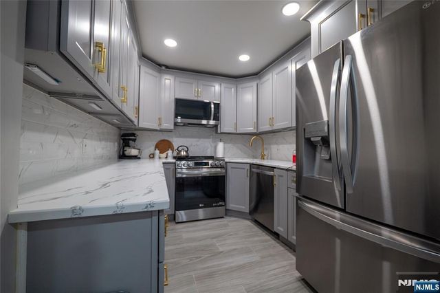 327 71st Street 1E, Guttenberg, NJ 07093