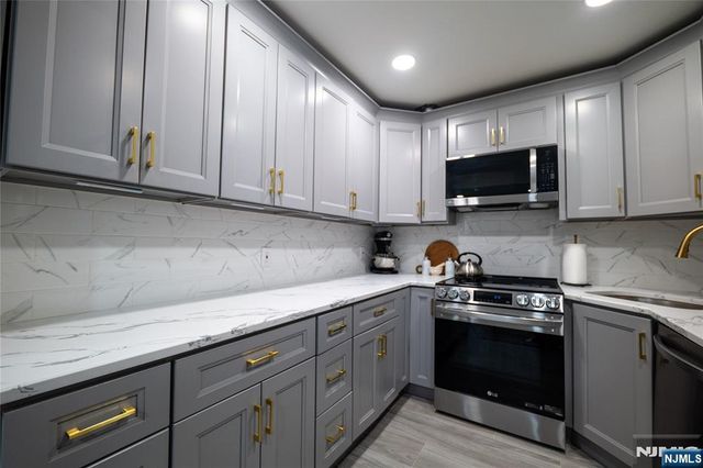 327 71st Street 1E, Guttenberg, NJ 07093