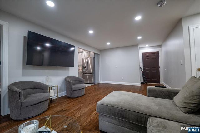 327 71st Street 1E, Guttenberg, NJ 07093