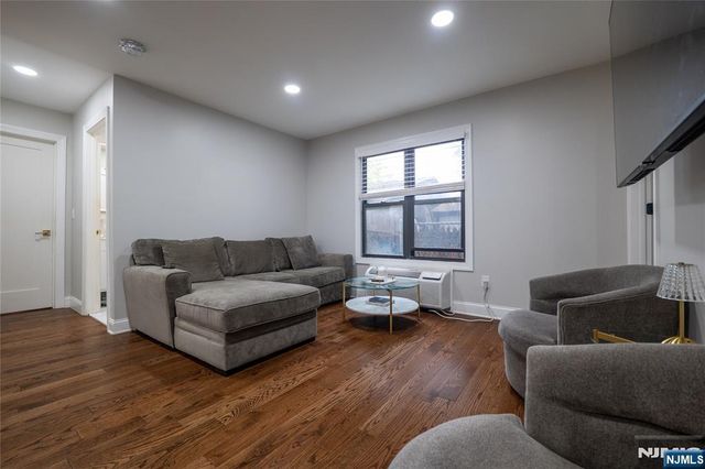 327 71st Street 1E, Guttenberg, NJ 07093