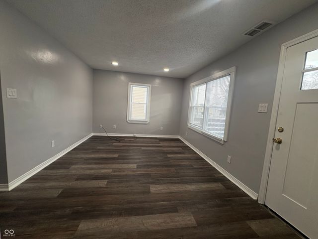 1402 E Willard Street, Muncie, IN 47302