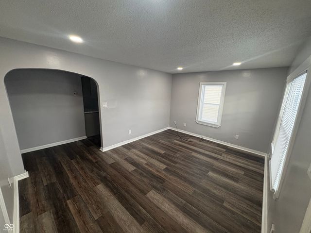 1402 E Willard Street, Muncie, IN 47302