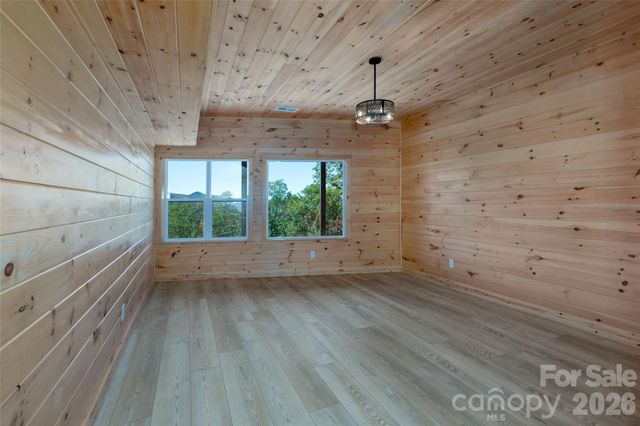 92 Cherahala Lane, Bryson City, NC 28713