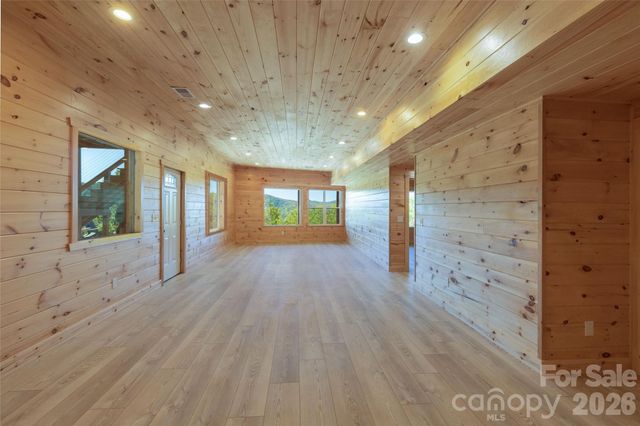 92 Cherahala Lane, Bryson City, NC 28713