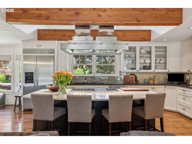 2550 DELLWOOD Dr, Lake Oswego, OR 97034