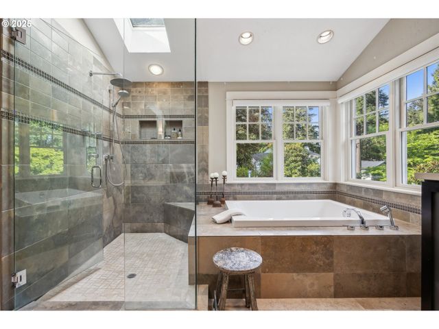 2550 DELLWOOD Dr, Lake Oswego, OR 97034