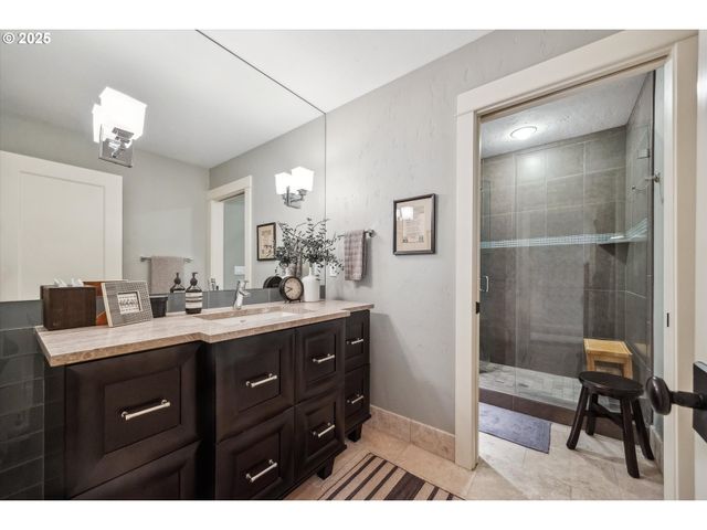 2550 DELLWOOD Dr, Lake Oswego, OR 97034