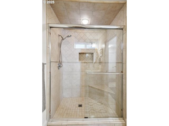 2550 DELLWOOD Dr, Lake Oswego, OR 97034