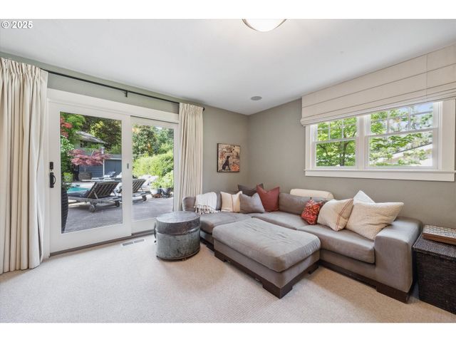 2550 DELLWOOD Dr, Lake Oswego, OR 97034