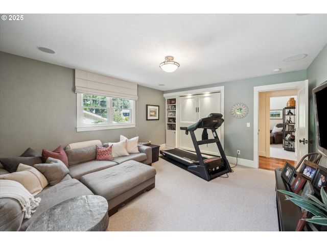 2550 DELLWOOD Dr, Lake Oswego, OR 97034