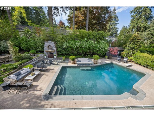 2550 DELLWOOD Dr, Lake Oswego, OR 97034