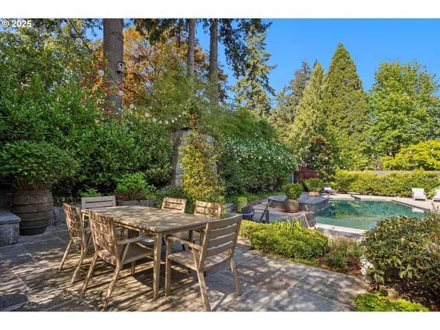 2550 DELLWOOD Dr, Lake Oswego, OR 97034