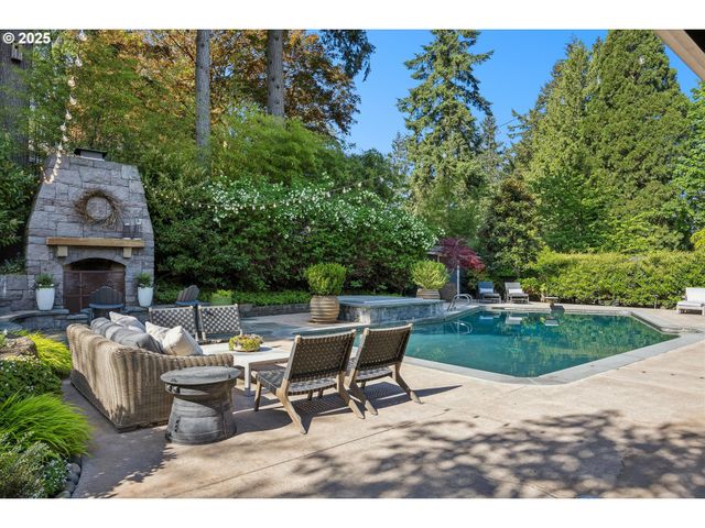 2550 DELLWOOD Dr, Lake Oswego, OR 97034