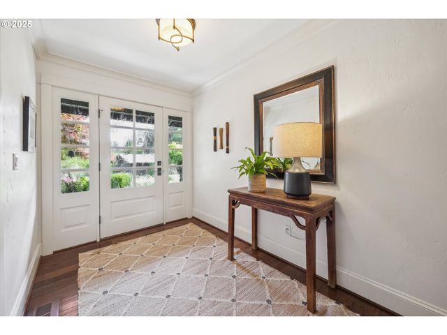 2550 DELLWOOD Dr, Lake Oswego, OR 97034