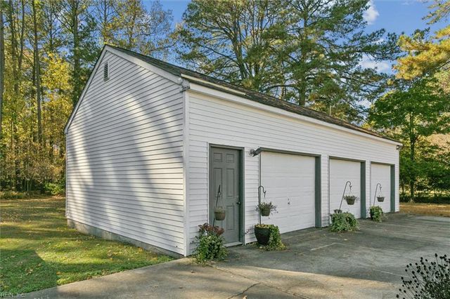 31 Moore RD, Poquoson, VA 23662