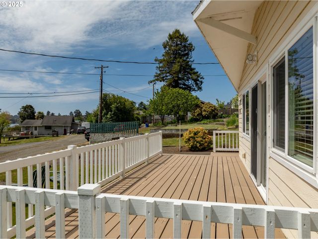 5305 Ne 49TH St, Neotsu, OR 97364