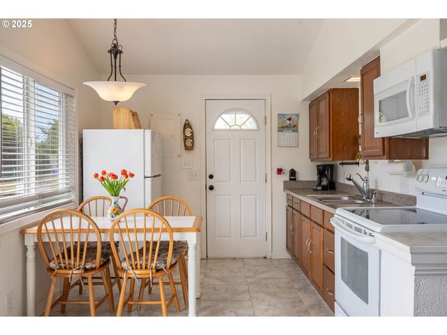 5305 Ne 49TH St, Neotsu, OR 97364