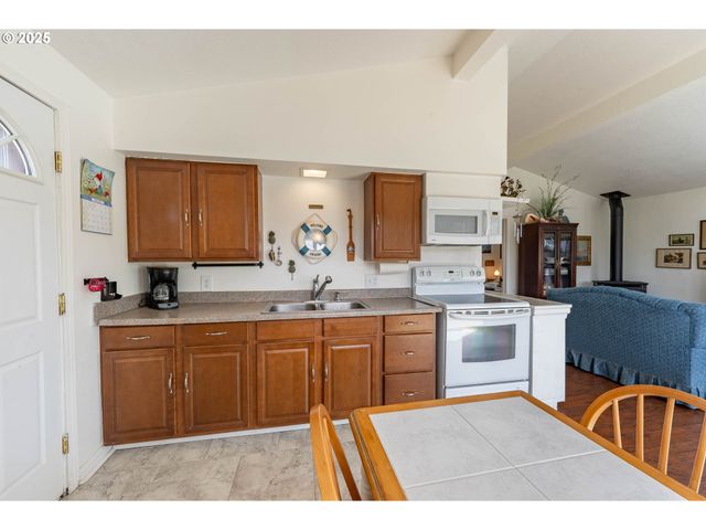 5305 Ne 49TH St, Neotsu, OR 97364