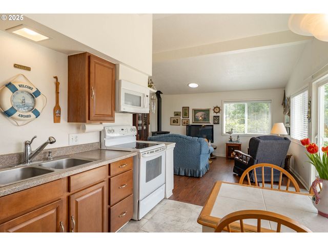 5305 Ne 49TH St, Neotsu, OR 97364