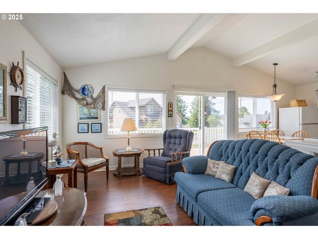 5305 Ne 49TH St, Neotsu, OR 97364