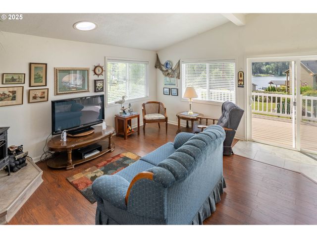 5305 Ne 49TH St, Neotsu, OR 97364