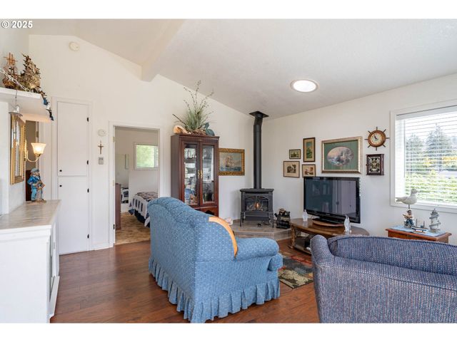 5305 Ne 49TH St, Neotsu, OR 97364