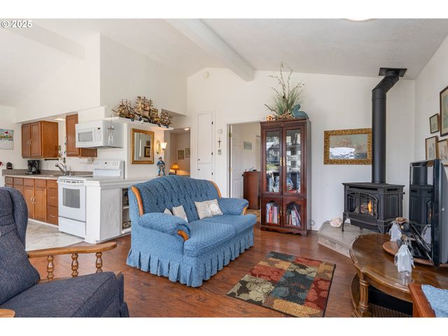 5305 Ne 49TH St, Neotsu, OR 97364