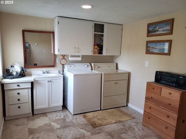 5305 Ne 49TH St, Neotsu, OR 97364