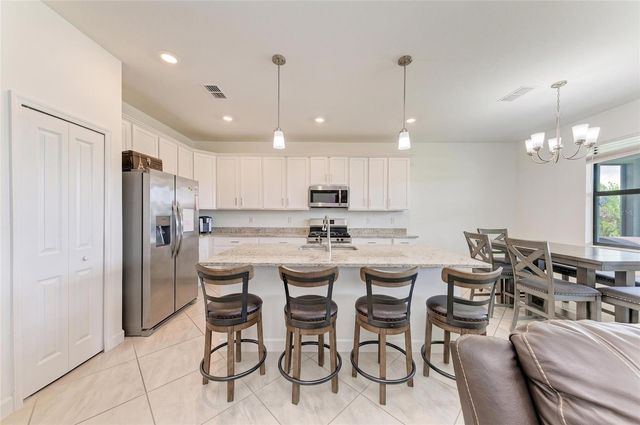 5325 CORAL REEF WAY, Bradenton, FL 34211
