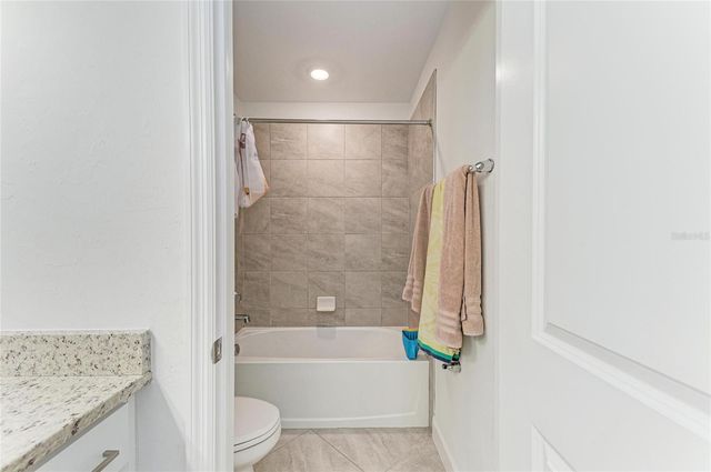 5325 CORAL REEF WAY, Bradenton, FL 34211
