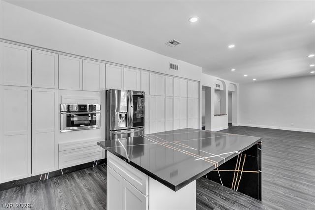 9504 Treasure Beach Court, Las Vegas, NV 89117