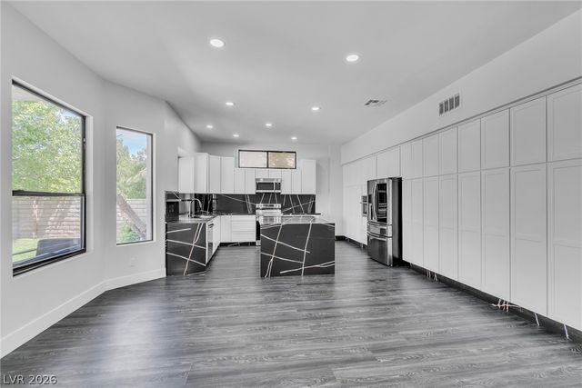 9504 Treasure Beach Court, Las Vegas, NV 89117