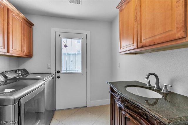 9504 Treasure Beach Court, Las Vegas, NV 89117