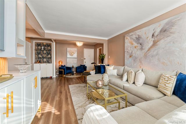 83-33 Austin Street 3D, Kew Gardens, NY 11415