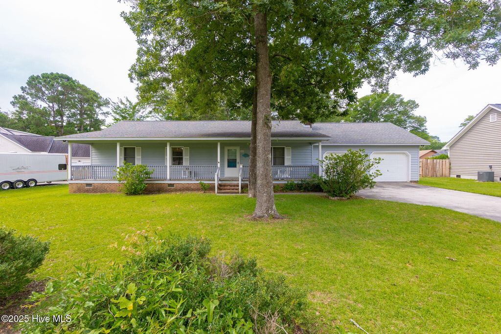 151 Hunting Bay Drive, Cape Carteret, NC 28584