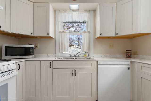 3107 S Wenonah Avenue, Berwyn, IL 60402