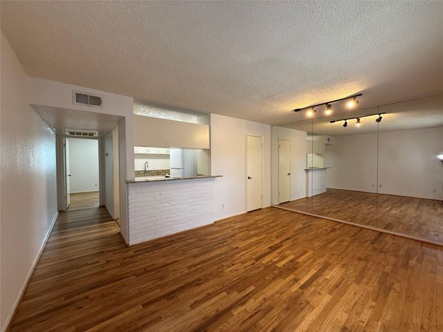 1801 Cortlandt Street 17, Houston, TX 77008