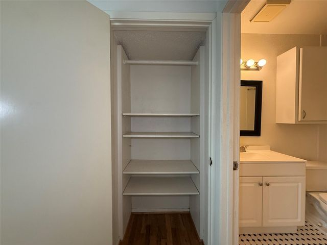 1801 Cortlandt Street 17, Houston, TX 77008
