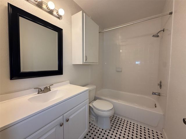 1801 Cortlandt Street 17, Houston, TX 77008