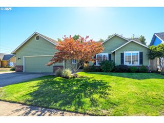 3594 SUSSEX St, Eugene, OR 97401