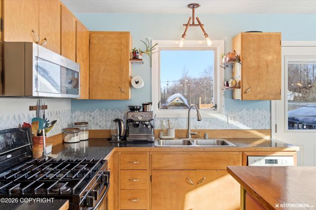 1051 E 26th Avenue, Anchorage, AK 99508