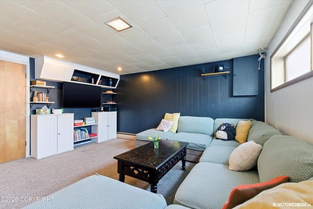 1051 E 26th Avenue, Anchorage, AK 99508