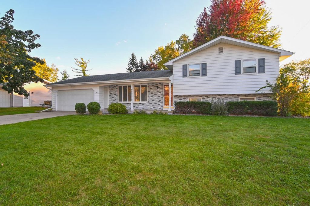 1439 CORMIER ROAD, Green Bay, WI 54313